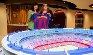 平等部长安娜·雷东多访问巴塞罗那足球俱乐部